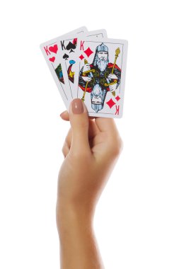 Beyaz arkaplanda elle izole edilmiş kartlar oynanıyor