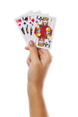 Beyaz arkaplanda elle izole edilmiş kartlar oynanıyor