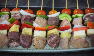 Barbekü, tavuk ve sığır eti