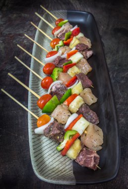 Barbekü, tavuk ve sığır eti