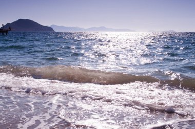 Ege kıyılarında dalgalar