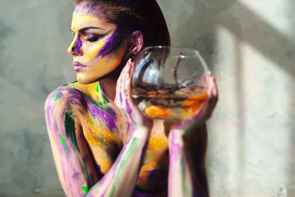 Chica con creativo colorido cuerpo arte — Foto de Stock