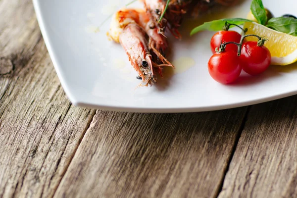 Comida saludable de mariscos. Peones de tigre a la parrilla —  Fotos de Stock