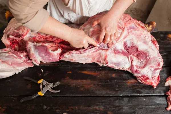 Domuz kesen leşler. Çiftlik perakende sinin kapatılması.