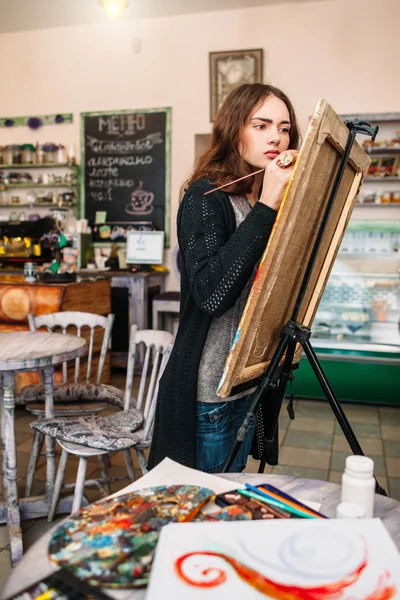 Artist creates painting in workshop interior — Stock Photo, Image