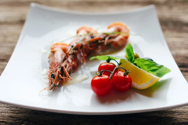 Comida saludable de mariscos. Peones de tigre a la parrilla — Foto de Stock