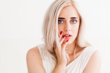 Sürpriz shoked kız ağzına kapsar