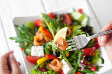 Somon salata yemek restoran en iyi manzaraya