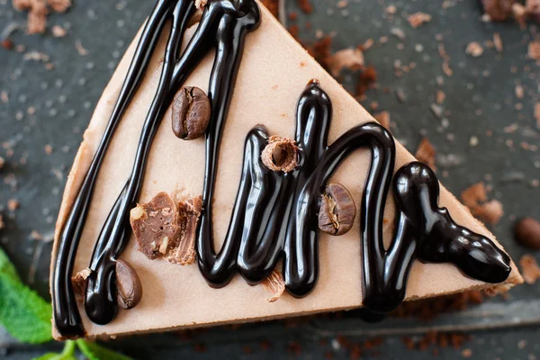 Deser Brownie z czekoladowym topping płaskie lay — Zdjęcie stockowe