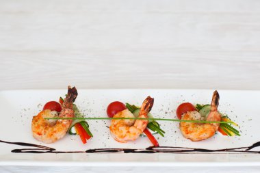 Izgara karides hatta beyaz tabak, boşaltmak