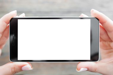 Boş ekran ile el ele tutuşan cep telefonu
