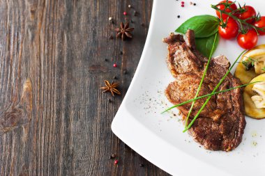 Ahşap zemin, kopya alanı üzerine lezzetli biftek