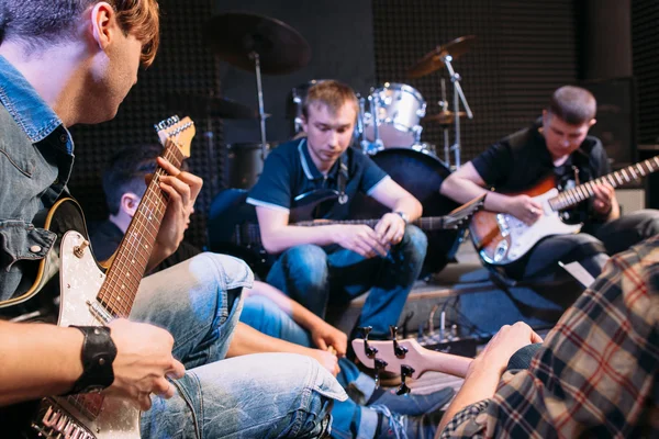 Band rehearsal before a live performance — Stock Photo, Image