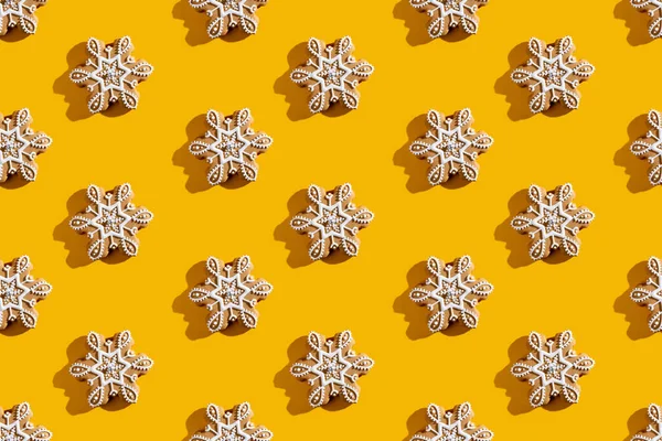 Boże Narodzenie płatki śniegu wzór pomarańczowy bezszwowe tło — Zdjęcie stockowe