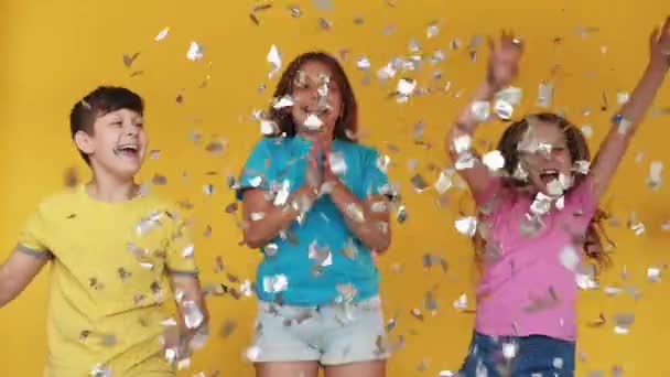 Dzieci strony wakacje radość zabawa uroczystości zabawione — Wideo stockowe