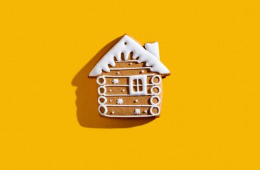 Noel bisküvisi şenlikli pastane sarısı