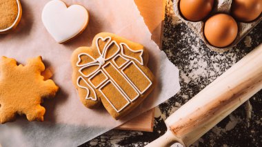 Noel kurabiyeleri, şenlikli fırında zencefilli ekmek.