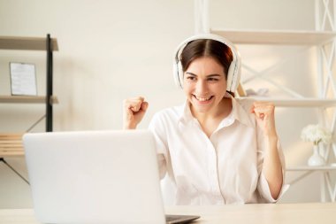 Başarılı sonuç takım çalışması başarıları çevrimiçi