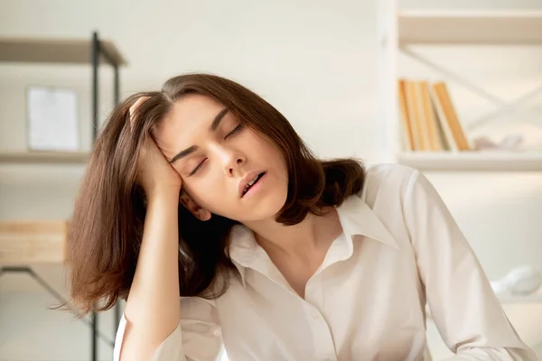 Sleeping woman hard exam online education — Stock Photo, Image