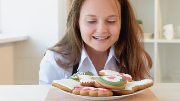 Galletas caseras de panadería decoradas navidad — Vídeo de stock