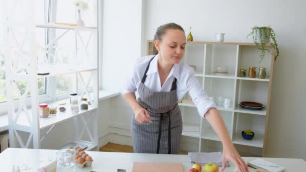 Festive bakery recipe culinary blog female chef — Stock Video