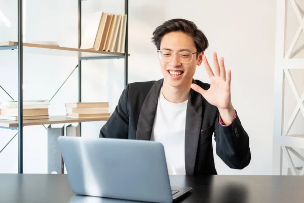 Business webinar online meeting leader greeting — Stock Photo, Image