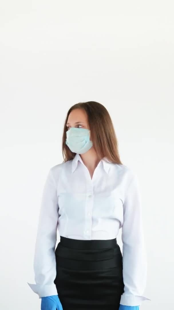 Economische crisis coronavirus lockdown vrouw masker — Stockvideo