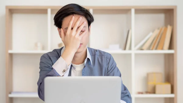 Depressed office worker deadline pressure manager — Stock Photo, Image