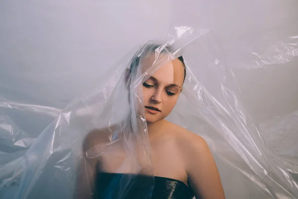 Sanat portresi plastik kirlilik kadın polietilen — Stok fotoğraf