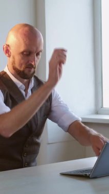 ilham verici işçi yaratıcı metin yazarı mesafe çalışması