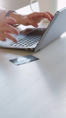 Çevrimiçi ödemeler bankacılık işlemleri mesafe çalışma