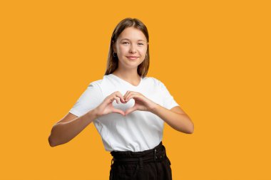 Aşk işareti Romantik mesaj Arkadaş canlısı kız kalbi