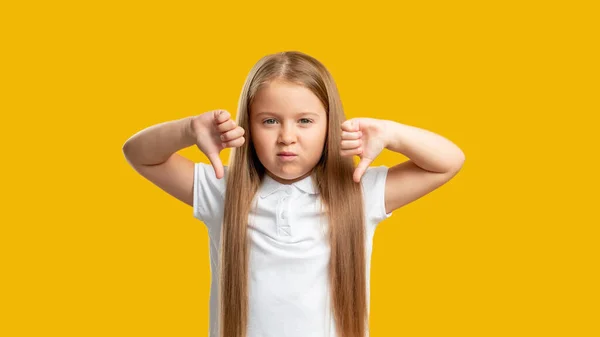 Naughty child dislike gesture girl thumbs down — Stock Photo, Image