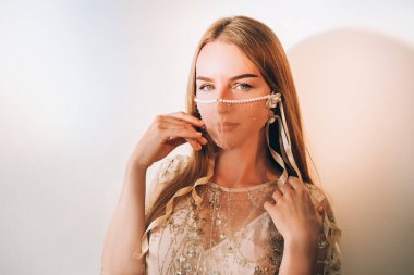 Prenses şenlikli görünüm salgın moda teması