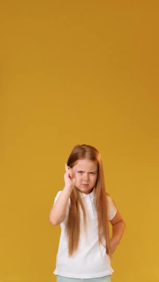 Dissatisfied child warning gesture disturbed girl — Stock Video