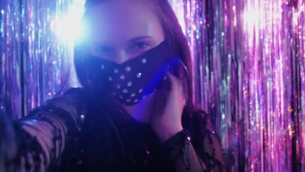 Selfie фото нічний клуб вечірка covid-19 мода — стокове відео