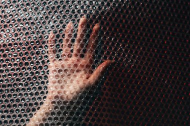 Plastik kirlilik el kabarcığı sarma dokusu koyu