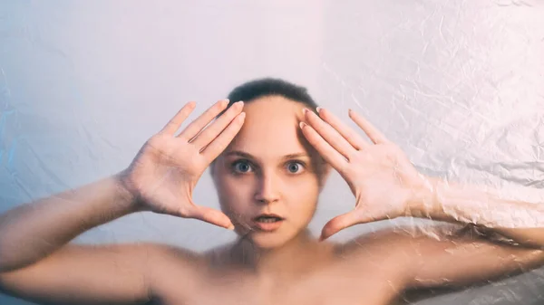 Visage contouring déconcentré portrait féminin ridé — Photo