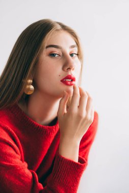 Kadın portresi stili kadın modası moda gibi görünüyor.