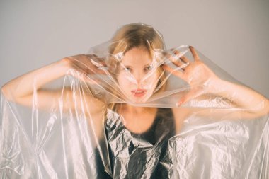 Şiddeti durdurun. Odaklanmış sanat portresi kadın hakları.