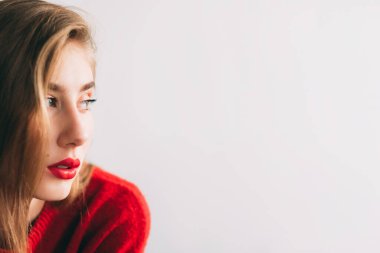 Güzel bayan model, parlak makyaj modası.