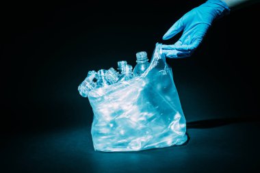 Atık yönetimi plastiği el şişelerini yeniden kullan