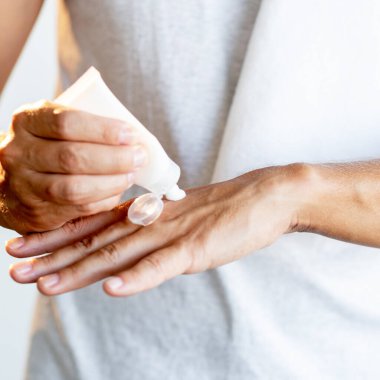 el bakımı erkek kozmetolojisi cilt nemlendirici krem