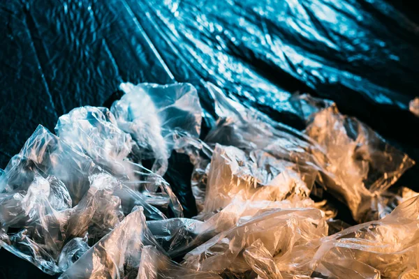 플라스틱 오염 물질이 셀로판을 오염시키다 — 스톡 사진