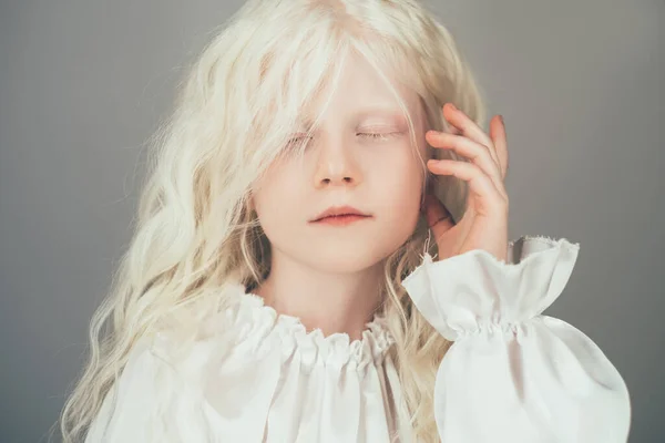 Sarışın küçük kız melek güzellik saf çocuk şirinlik — Stok fotoğraf