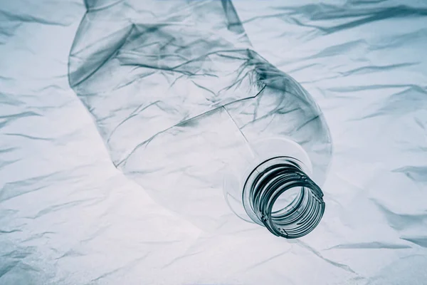 Lebegő műanyagszennyezés-csökkentő üveg — Stock Fotó