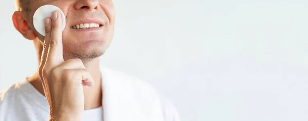 Masculino skincare rosto limpeza cosmético produto homem — Fotografia de Stock