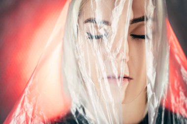 sanat portresi atığı gezegen kendini kurtarır