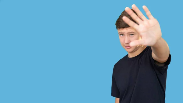 Stop gebaar weigering teken geïrriteerde tiener guy hand — Stockfoto