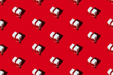 hediye desenli kırmızı arkaplansız kadınlar günü